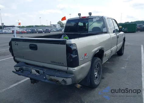 2000 Chevrolet Silverado 1500 Ls z USA, uszkodzony, nr VIN 1GCEK19T8YE155896